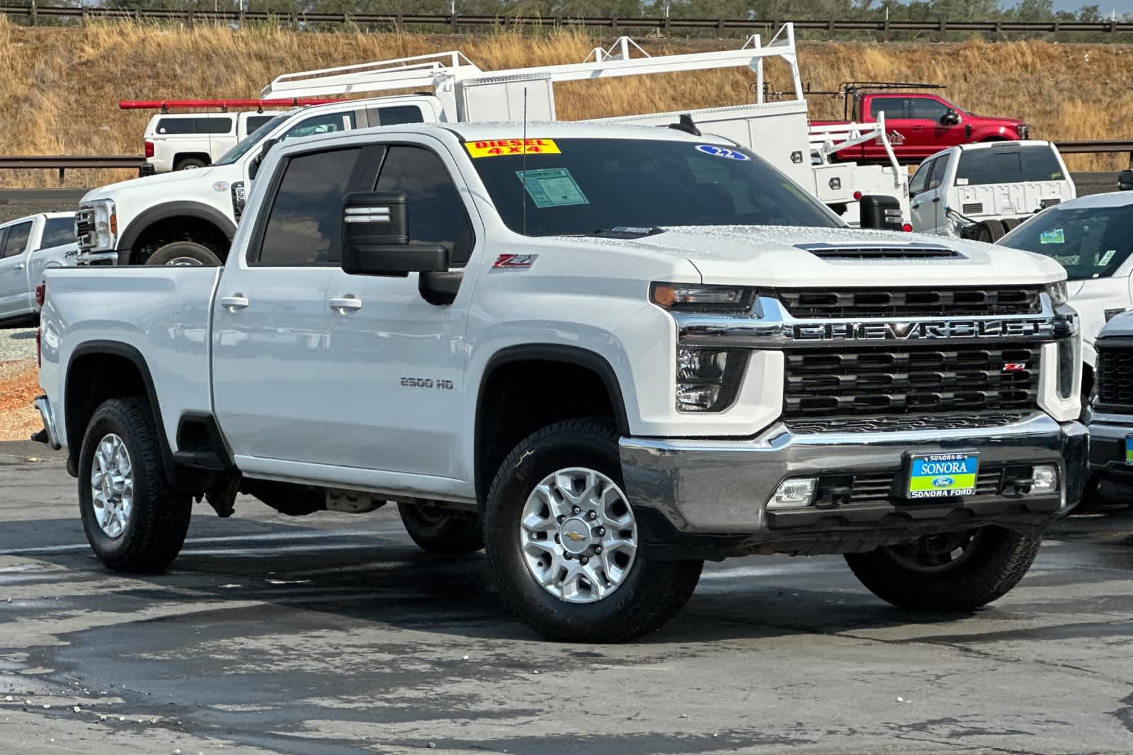 2022 Chevrolet Silverado 2500HD LT photo 2