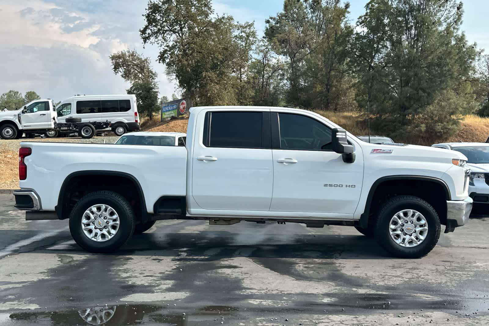 2022 Chevrolet Silverado 2500HD LT photo 3