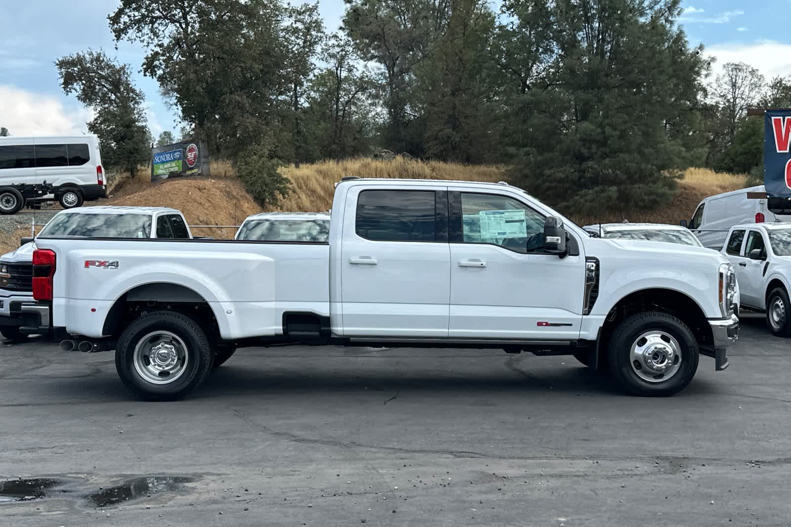 2026 Ford F-350 Lariat photo 2