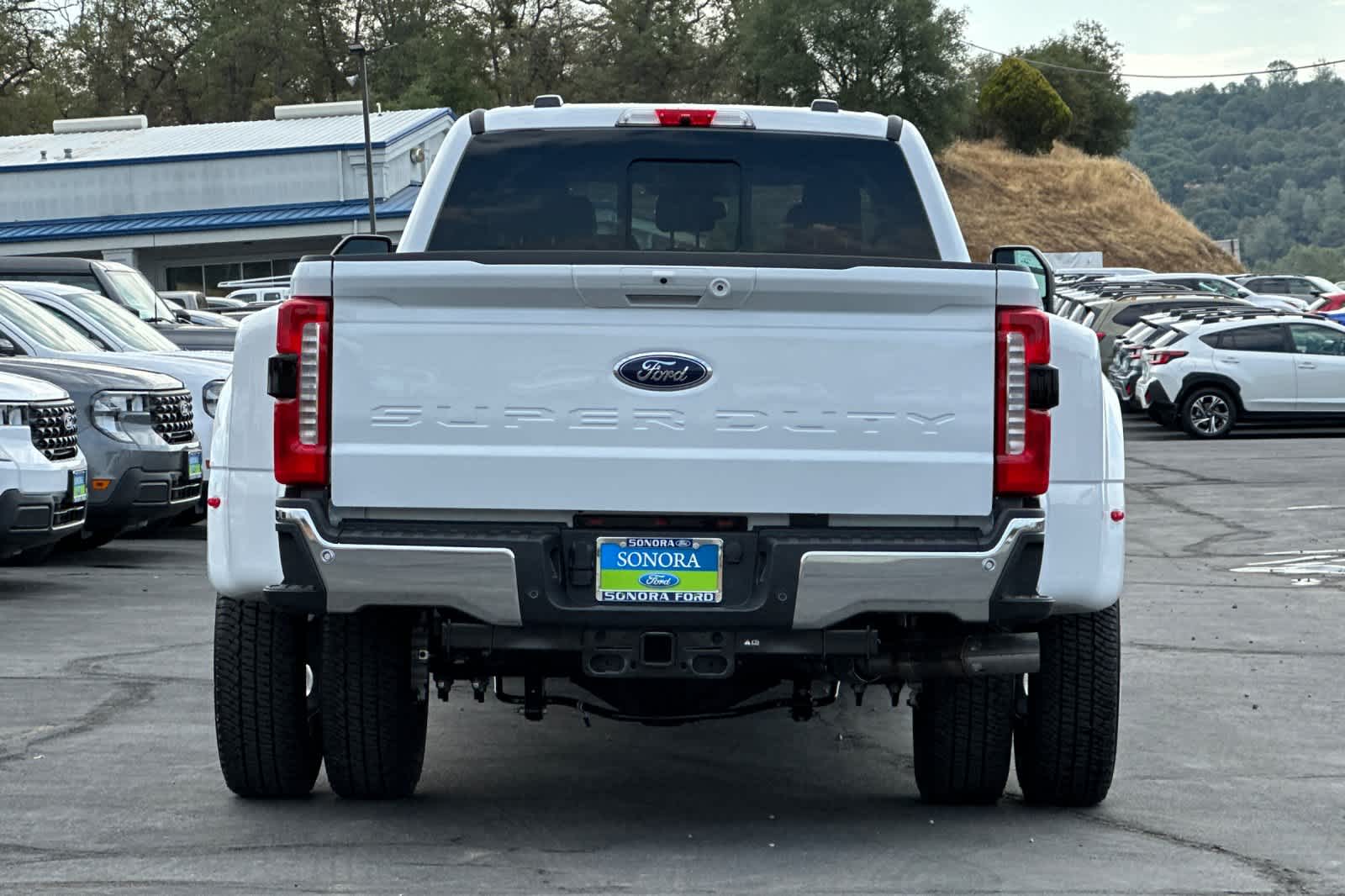 2026 Ford F-350 Lariat photo 4