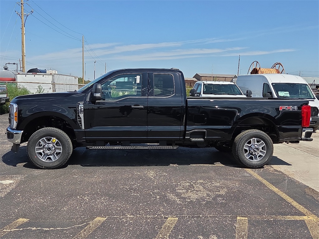 2025 Ford F-250 photo 2