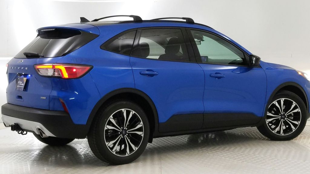 2021 Ford Escape SE Hybrid photo 2
