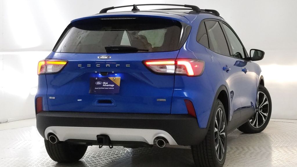 2021 Ford Escape SE Hybrid photo 3