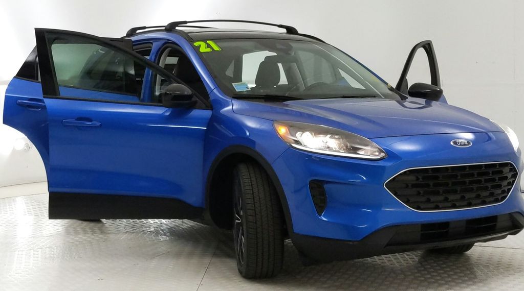 2021 Ford Escape SE Hybrid photo 8