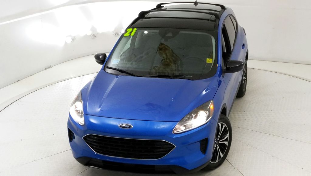 2021 Ford Escape SE Hybrid photo 16