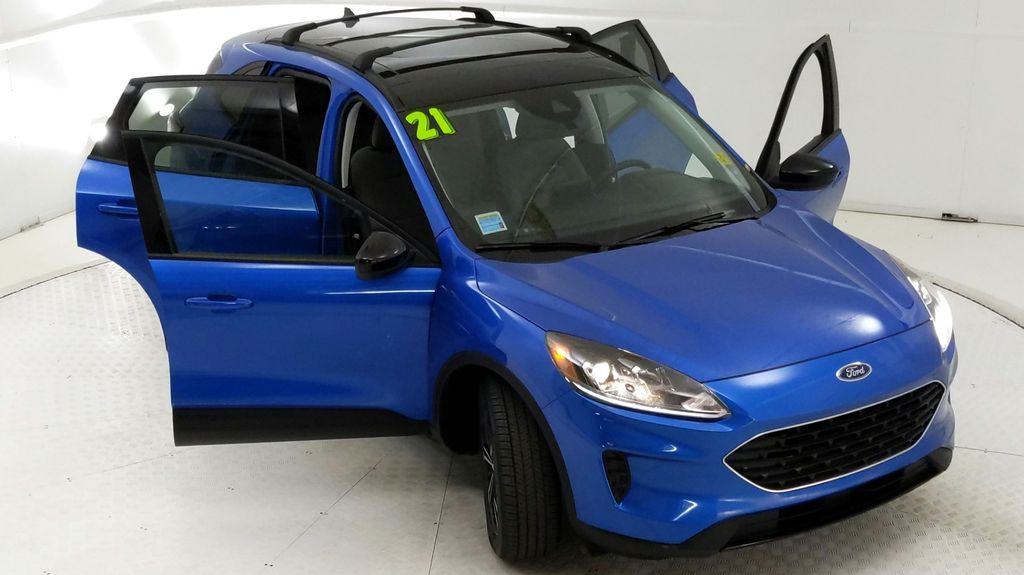 2021 Ford Escape SE Hybrid photo 17