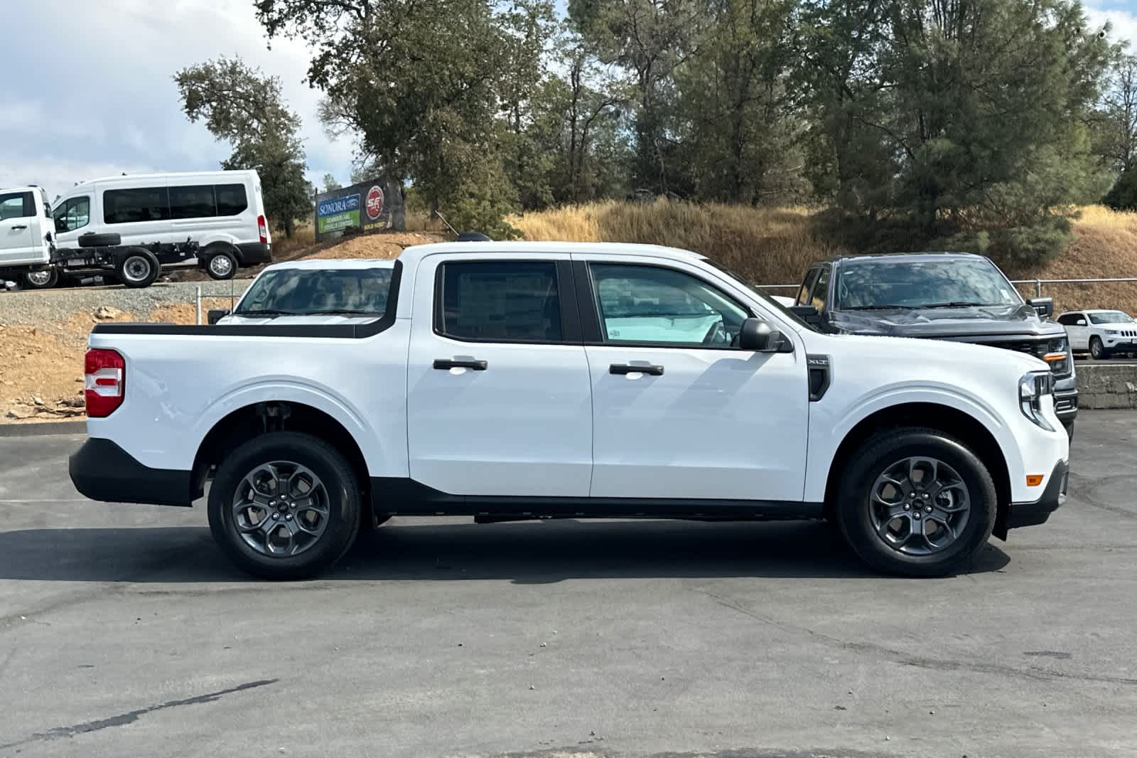 2025 Ford Maverick XLT photo 2