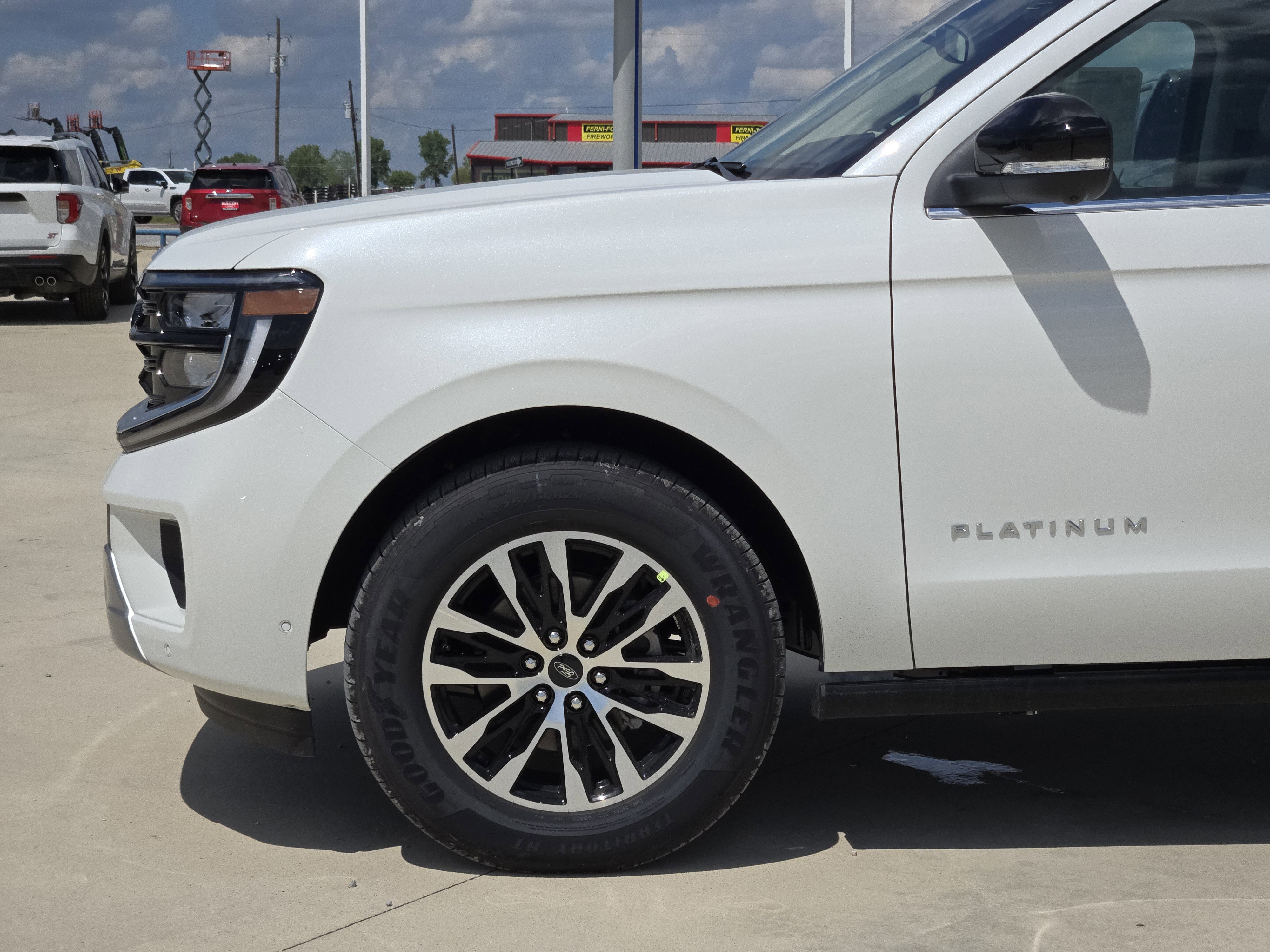 2025 Ford Expedition MAX Platinum photo 3