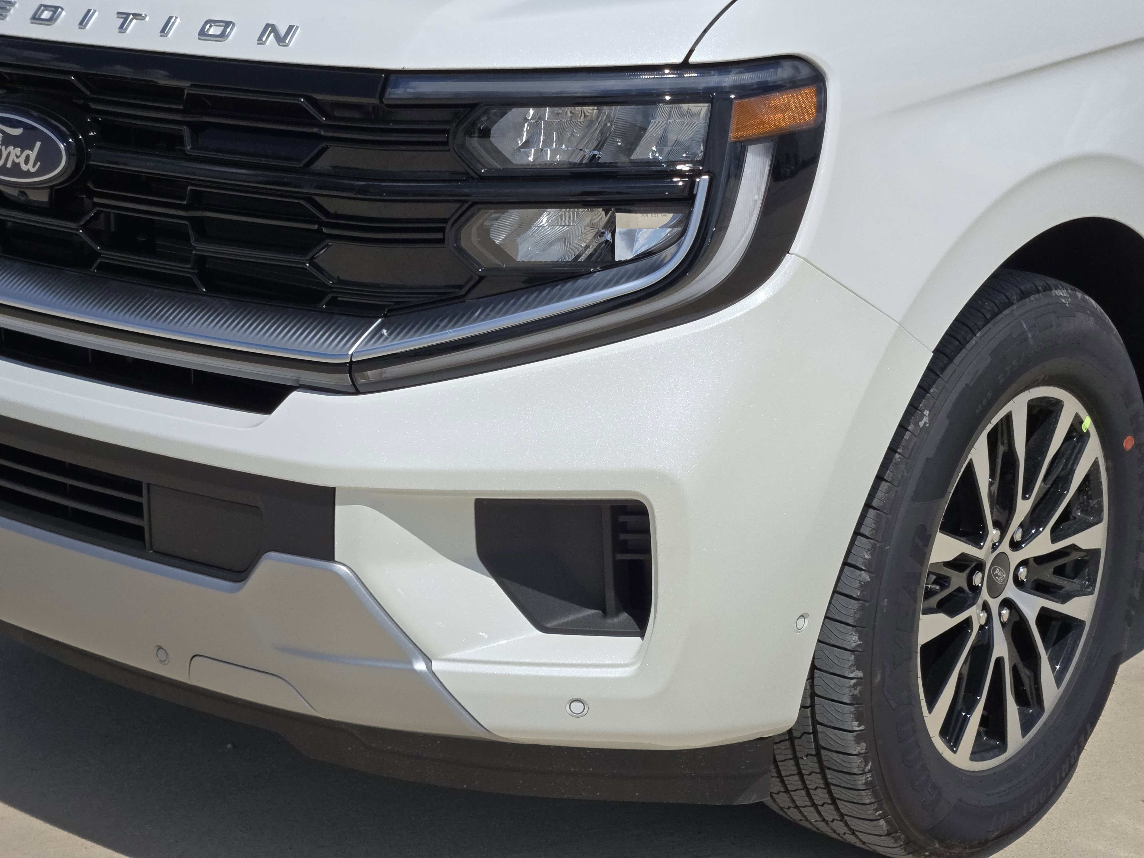 2025 Ford Expedition MAX Platinum photo 4