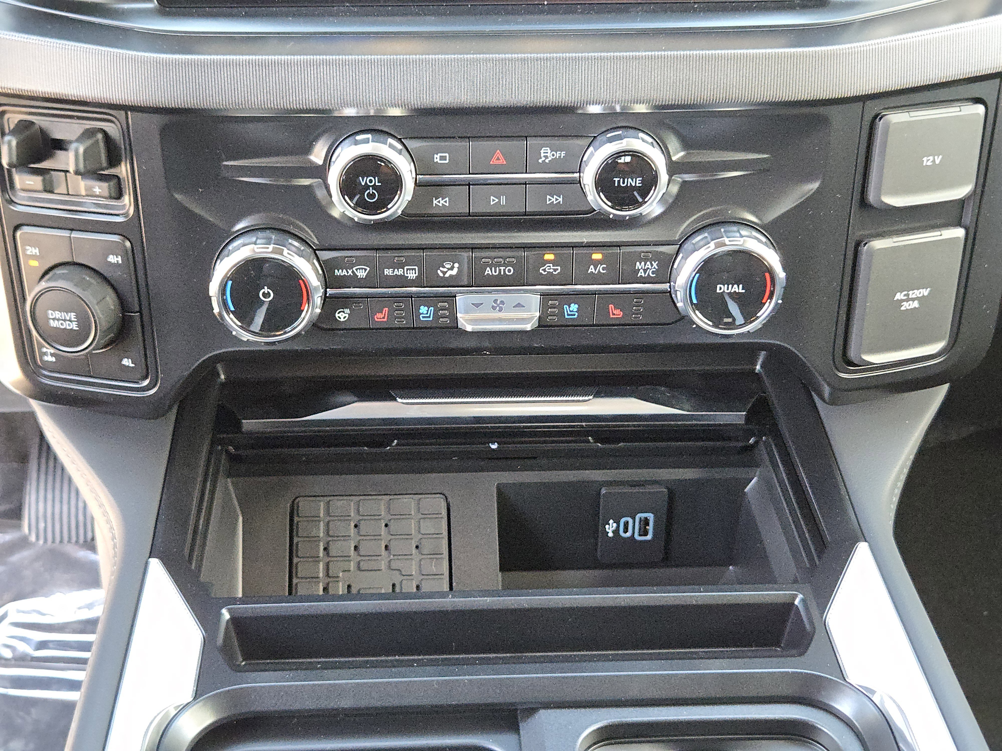 2026 Ford F-250 Platinum photo 13