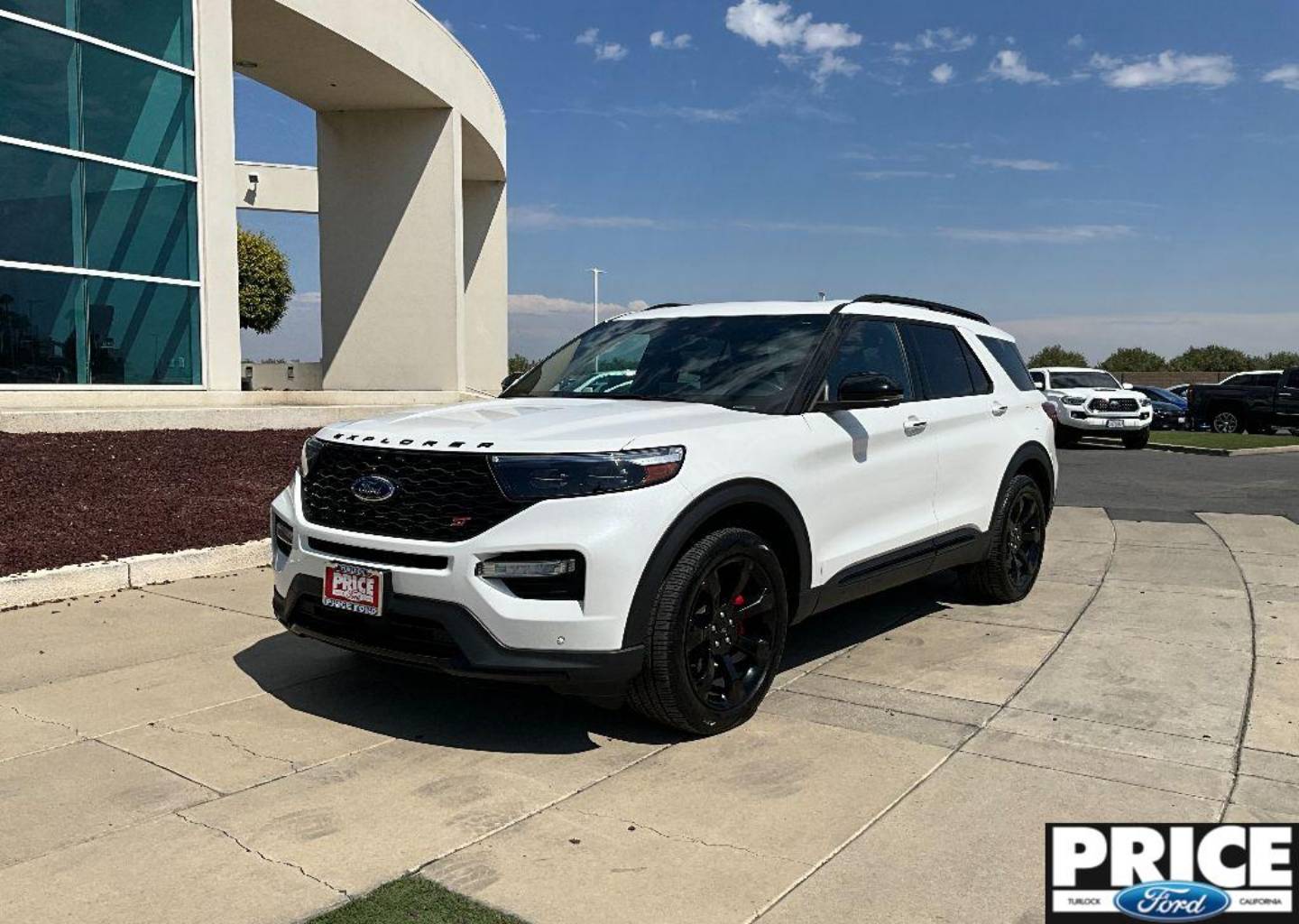 2023 Ford Explorer ST's photo