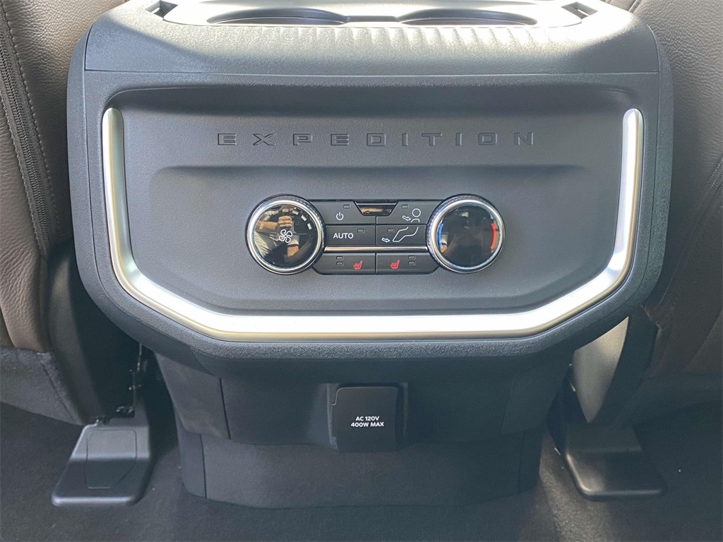 2025 Ford Expedition King Ranch photo 12