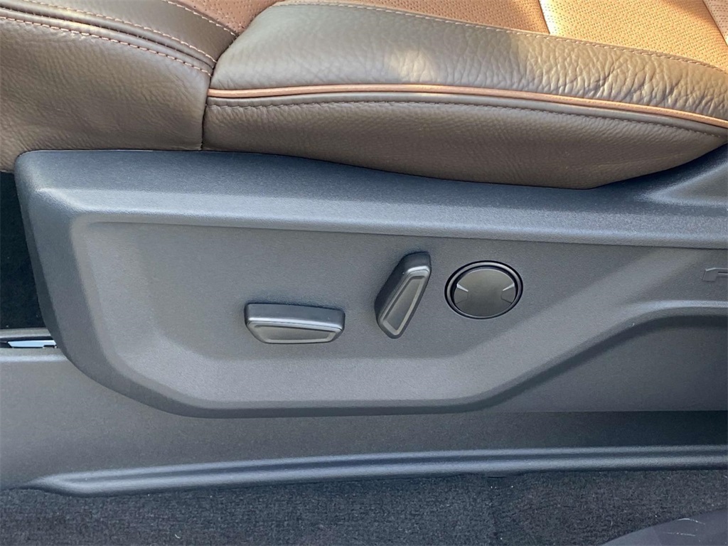2025 Ford Expedition King Ranch photo 16