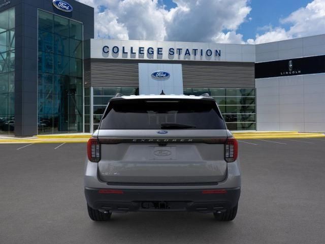 2025 Ford Explorer photo 4