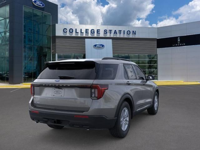 2025 Ford Explorer photo 7