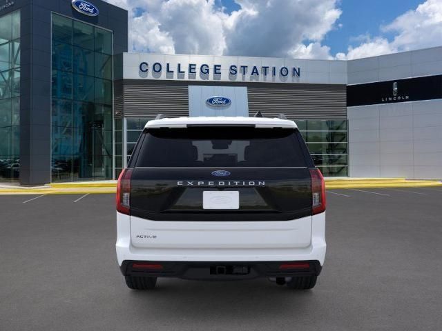 2025 Ford Expedition photo 4