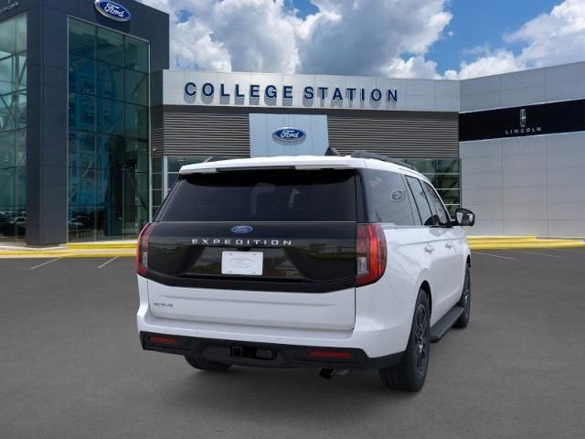 2025 Ford Expedition photo 7