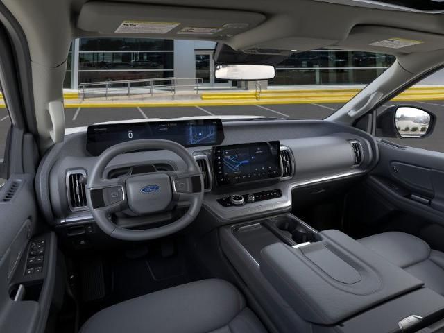 2025 Ford Expedition photo 8