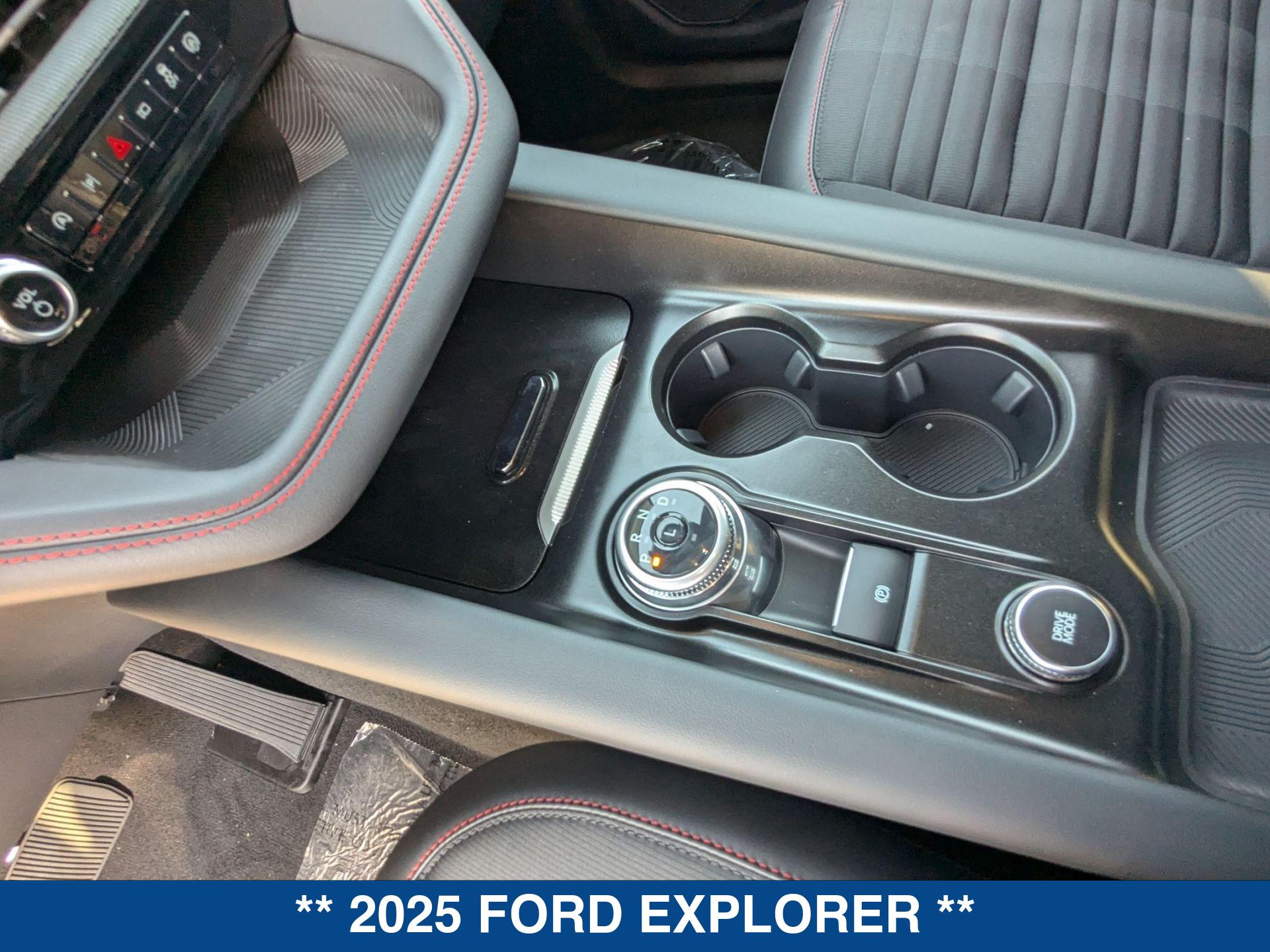 2025 Ford Explorer ST ST-Line photo 17