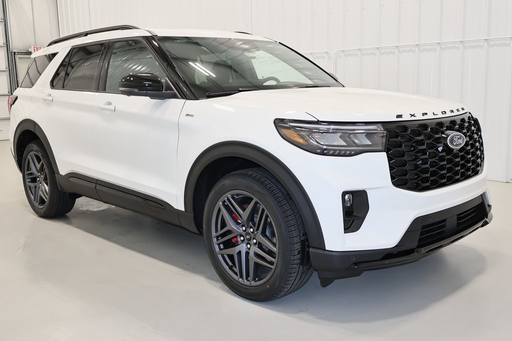 2025 Ford Explorer ST-Line photo 2