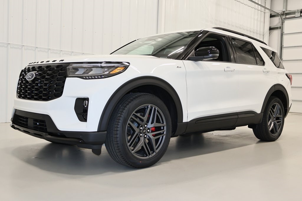 2025 Ford Explorer ST-Line photo 4