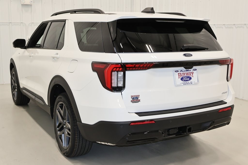 2025 Ford Explorer ST-Line photo 6