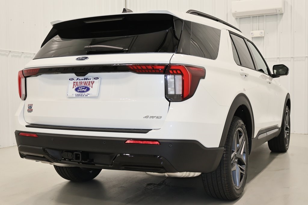 2025 Ford Explorer ST-Line photo 8