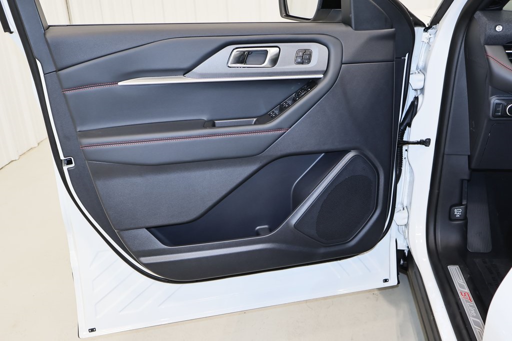 2025 Ford Explorer ST-Line photo 9