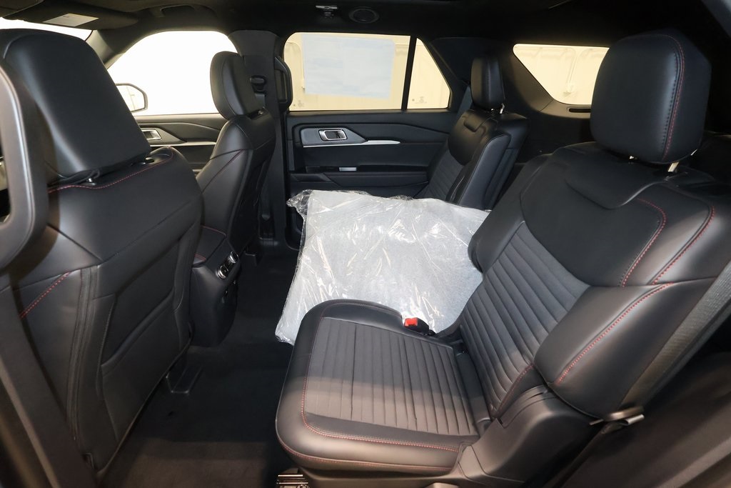 2025 Ford Explorer ST-Line photo 14