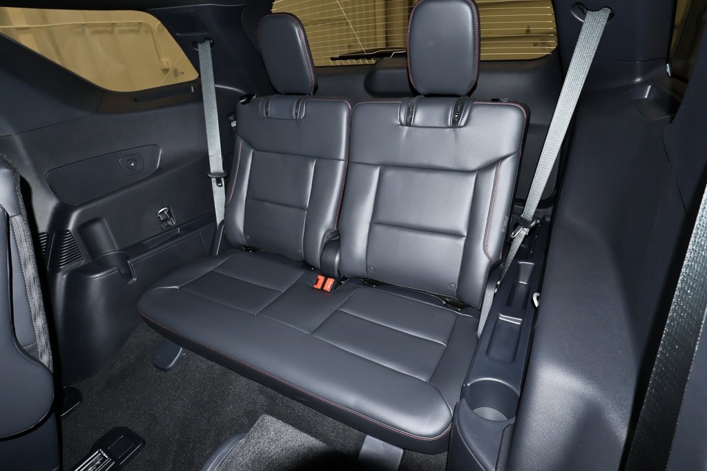 2025 Ford Explorer ST-Line photo 16