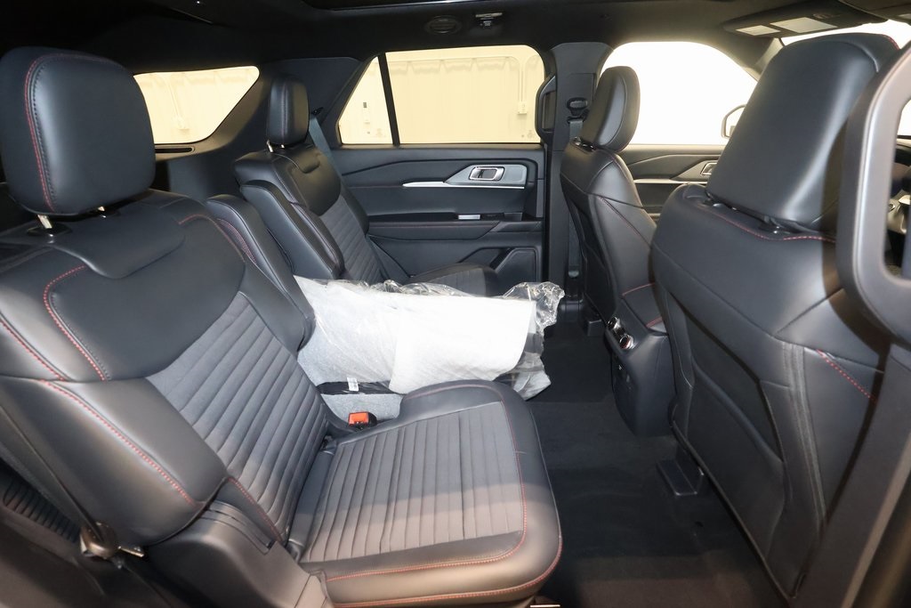 2025 Ford Explorer ST-Line photo 17
