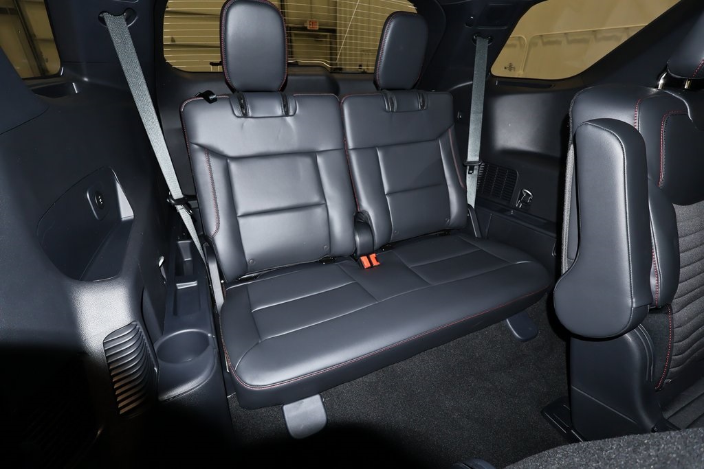 2025 Ford Explorer ST-Line photo 18