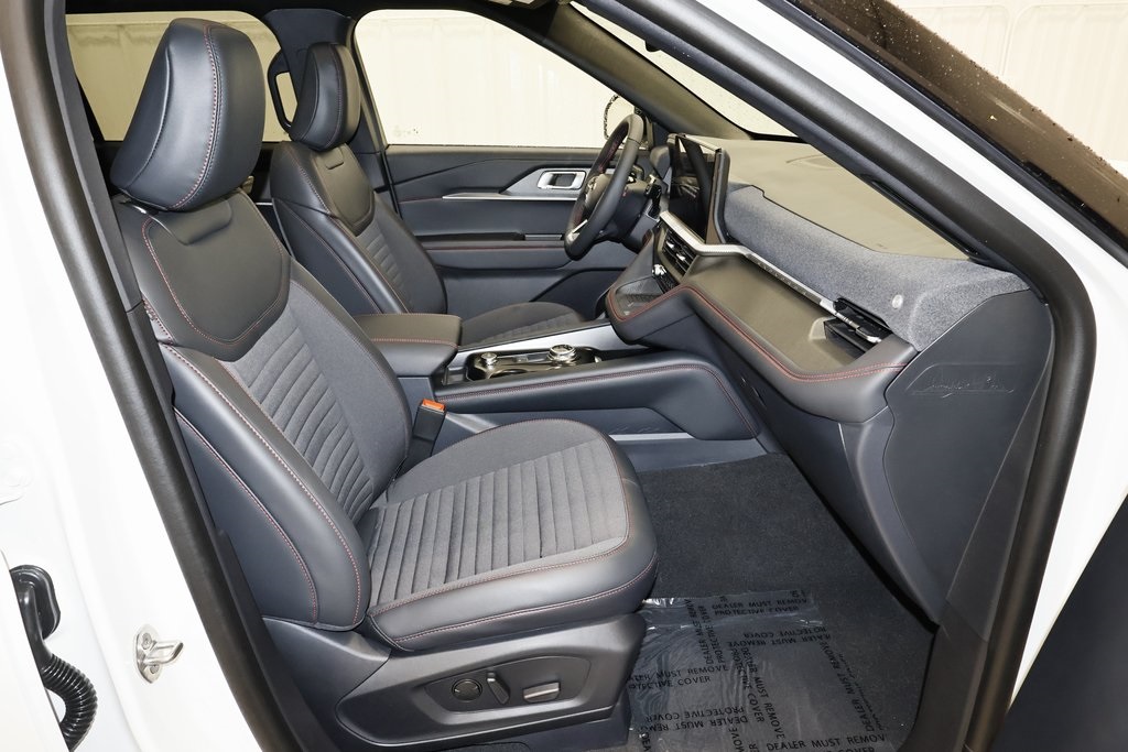 2025 Ford Explorer ST-Line photo 19
