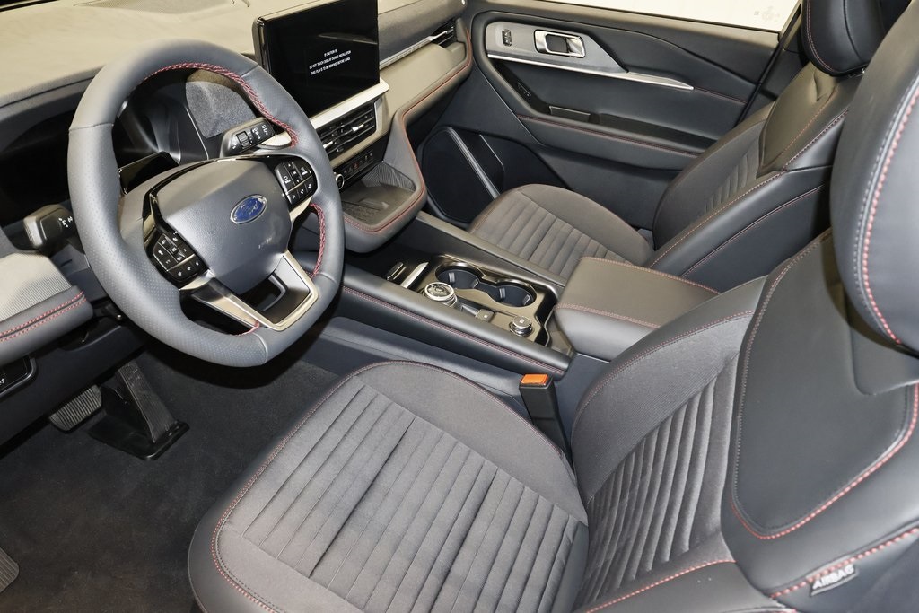 2025 Ford Explorer ST-Line photo 29