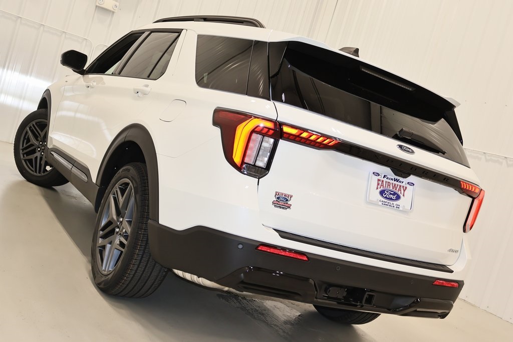 2025 Ford Explorer ST-Line photo 33