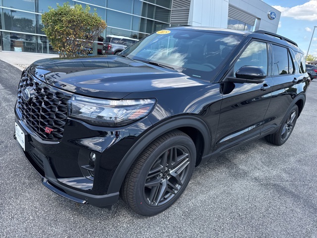 2025 Ford Explorer ST photo 2