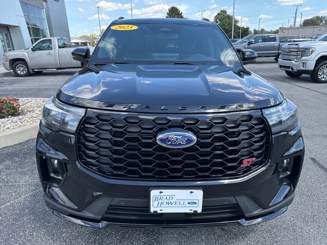 2025 Ford Explorer ST photo 3