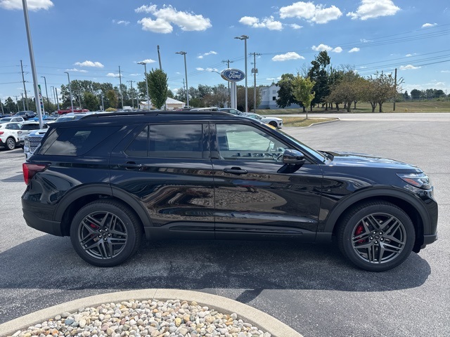 2025 Ford Explorer ST photo 5