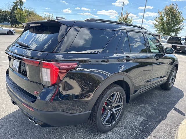 2025 Ford Explorer ST photo 6