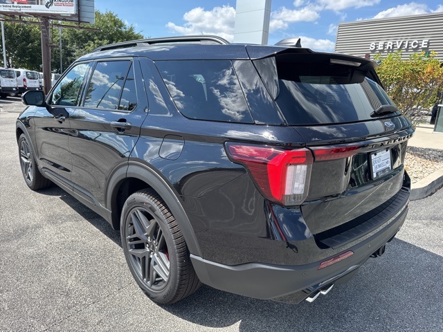 2025 Ford Explorer ST photo 8