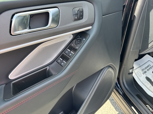 2025 Ford Explorer ST photo 18