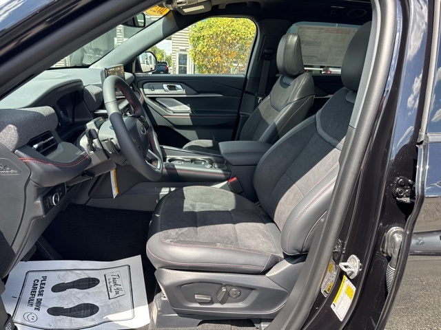 2025 Ford Explorer ST photo 19