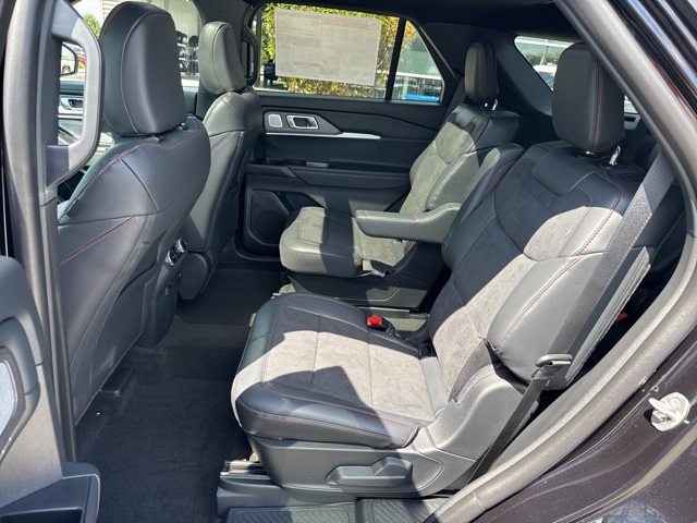2025 Ford Explorer ST photo 21