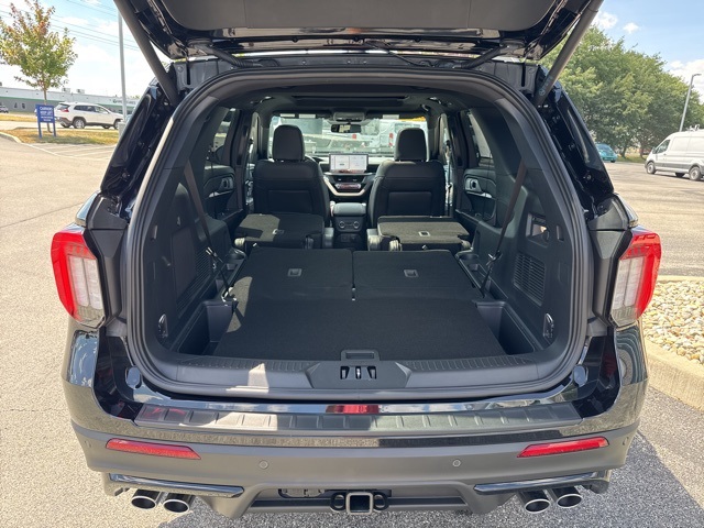 2025 Ford Explorer ST photo 24