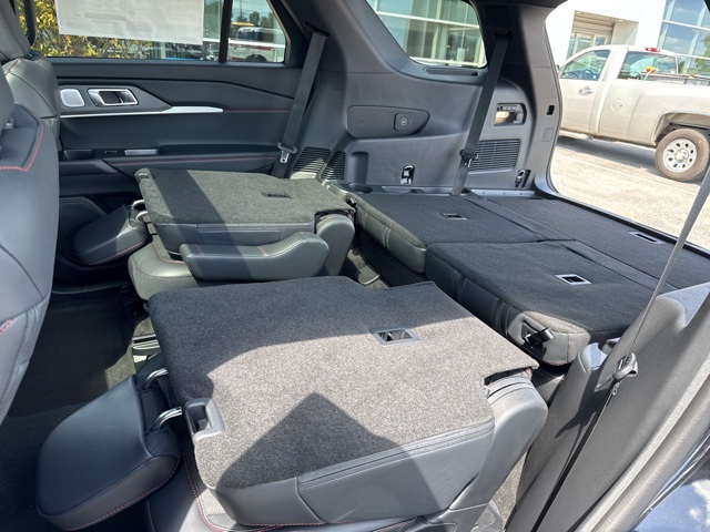 2025 Ford Explorer ST photo 25