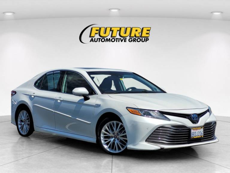 2020 Toyota Camry Hybrid XLE