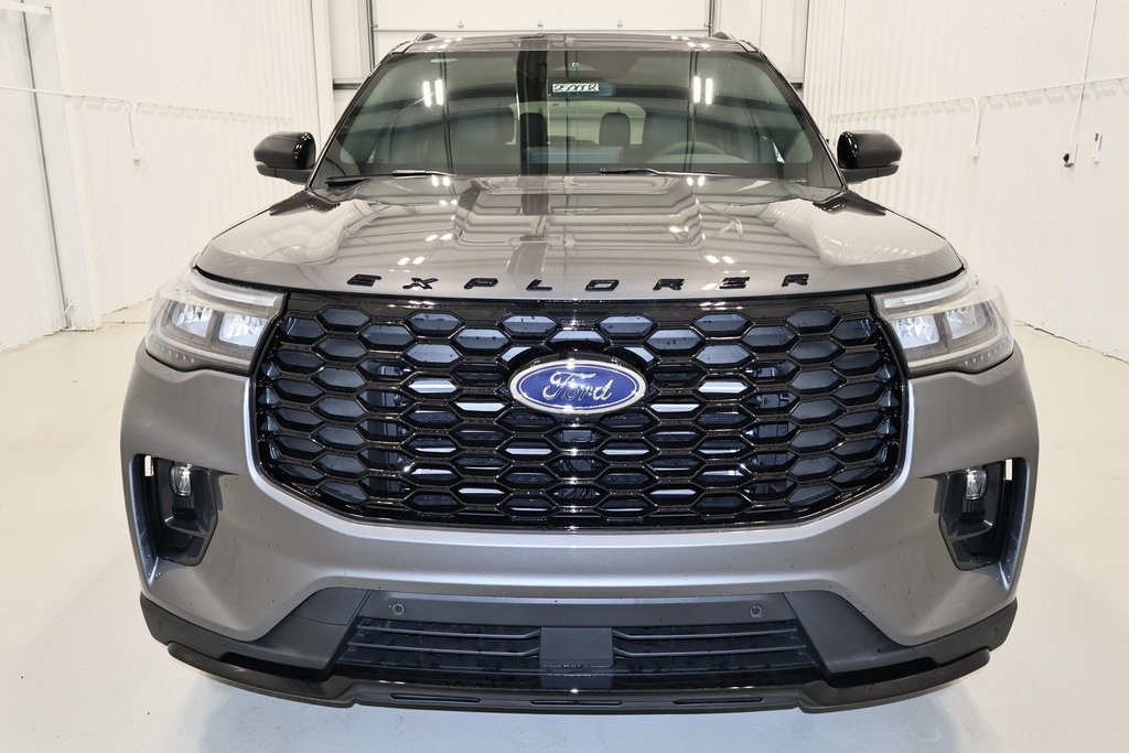 2025 Ford Explorer ST-Line photo 3