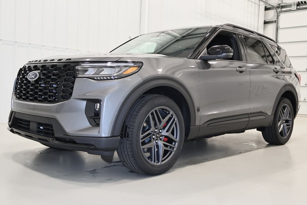 2025 Ford Explorer ST-Line photo 4