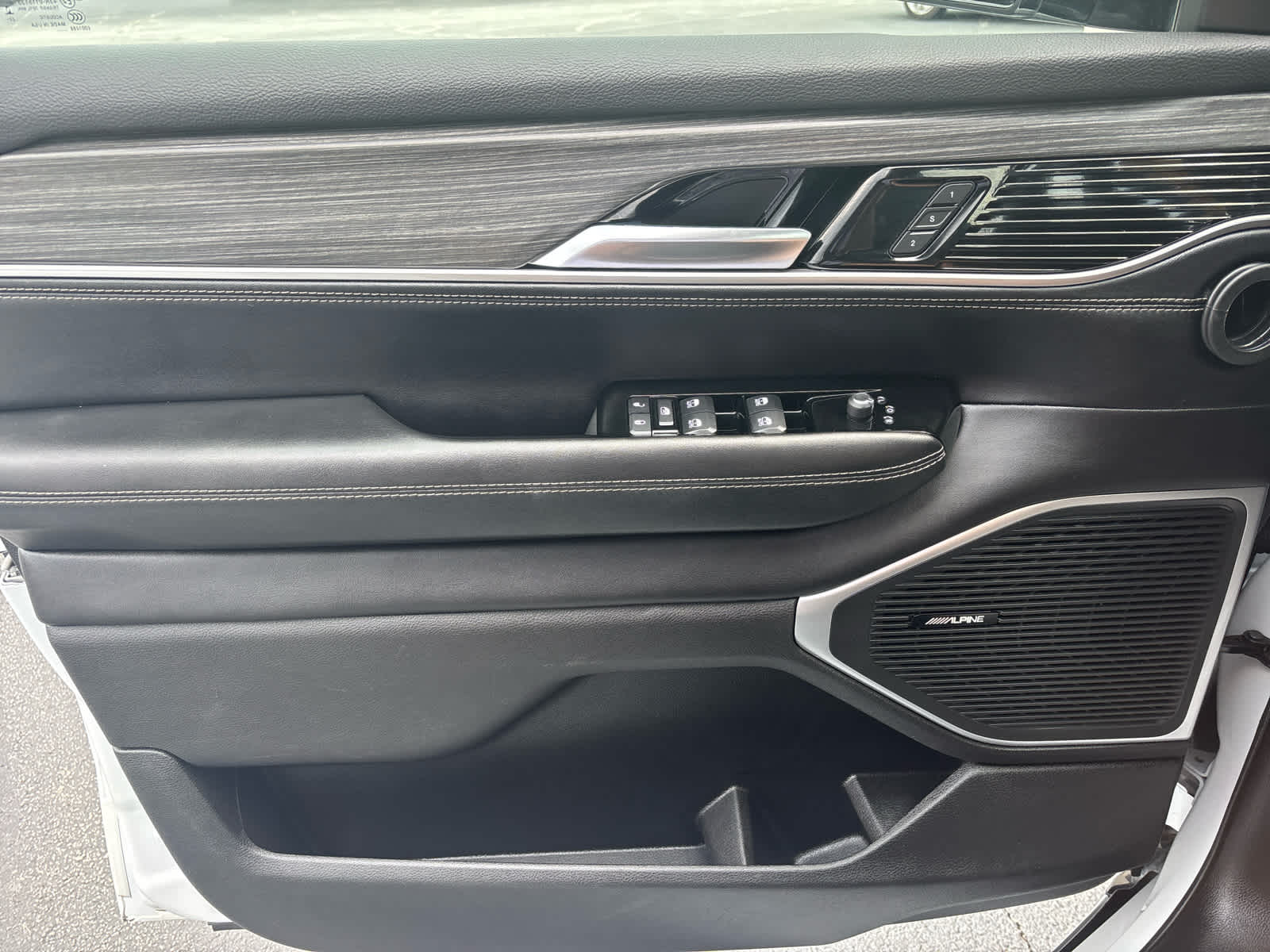 2024 Jeep Wagoneer Series II photo 15