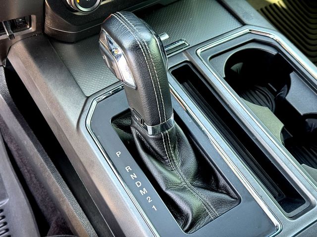 2015 Ford F-150 XLT photo 17